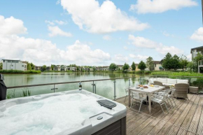 Lakeside property with hot tub Barn Owl HM08